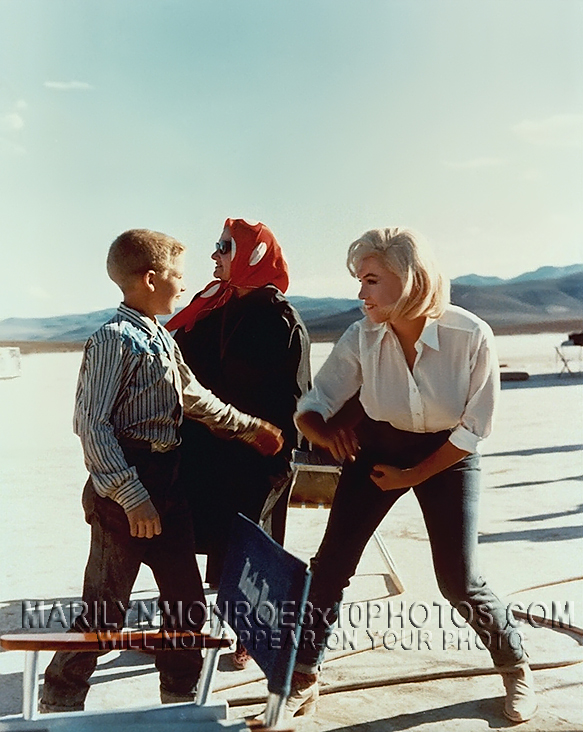 MARILYN MONROE MISFITS SHOOT OFFSET (2) RARE 8x10 PHOTOS