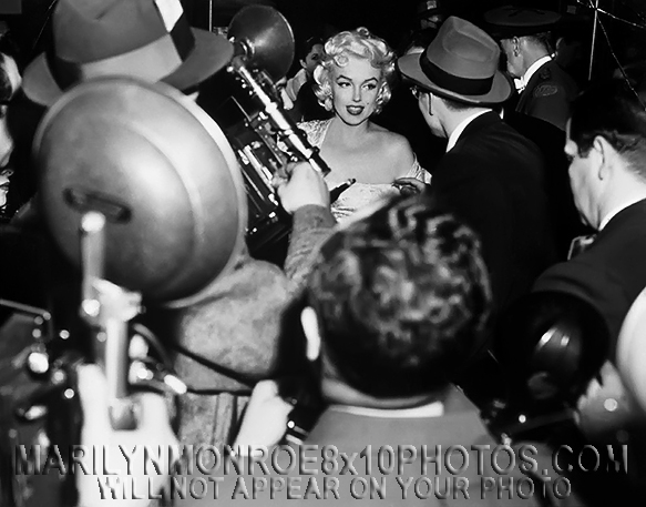 MARILYN MONROE MOBBED BY THE PRESS (1) RARE 8x10 PHOTO