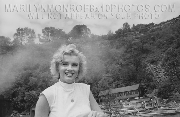 MARILYN MONROE MOUNTAINTOP BEAUTY (2) RARE 8x10 PHOTOS 