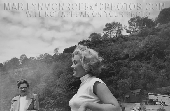 MARILYN MONROE MOUNTAINTOP BEAUTY (2) RARE 8x10 PHOTOS