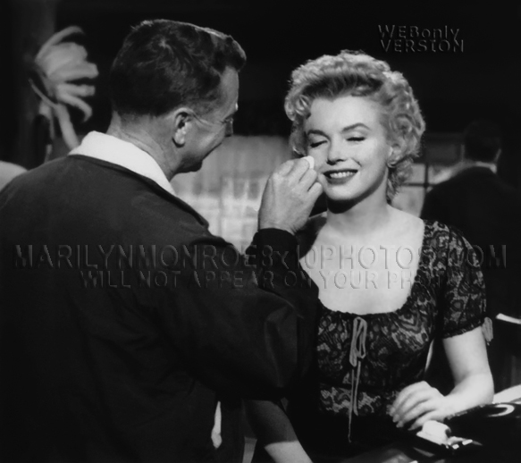 MARILYN MONROE OFF CAMERA MAKEUP (2) RARE 8x10 PHOTOS 