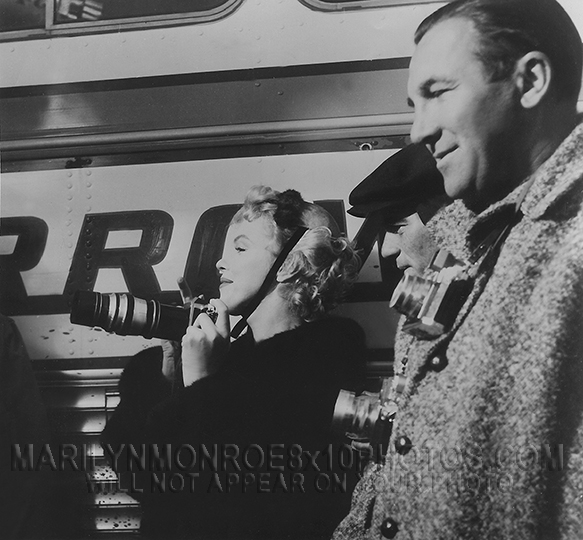 MARILYN MONROE ON SET WITH CAMERA (2) RARE 8x10 PHOTOS 