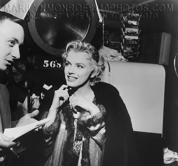 MARILYN MONROE ON SET WITH CAMERA (2) RARE 8x10 PHOTOS