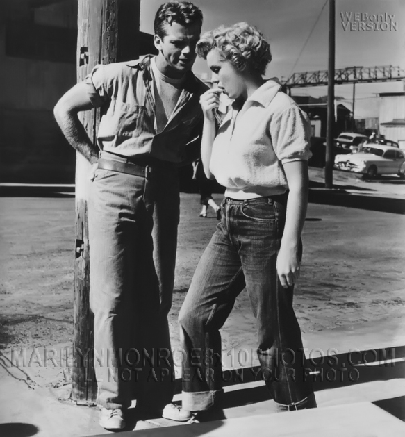 MARILYN MONROE ONSET with HUNK (1) RARE 8x10 PHOTO