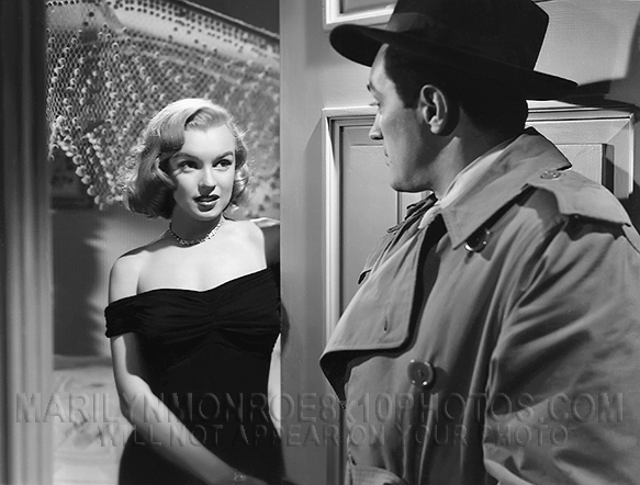 MARILYN MONROE ON THE MOVIE SET OF (1) RARE 8x10 PHOTO
