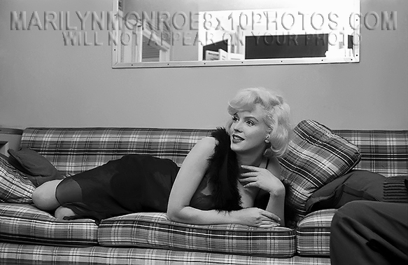 MARILYN MONROE ONTHESET of BACKSTAGE (1) RARE 8x10 PHOTO