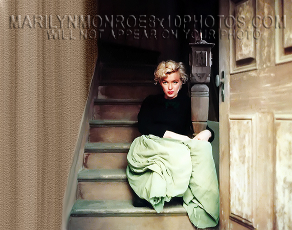 MARILYN MONROE ON THE STAIRS (1) RARE 8x10 PHOTO