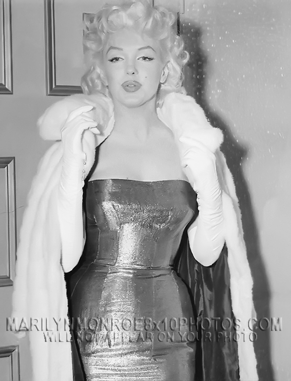 MARILYN MONROE ON THE TOWN inWHITEFUR (1) RARE 8x10 PHOTO