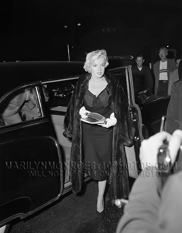 MARILYN MONROE PAPARAZZI AT NIGHT (1) RARE 8x10 PHOTO