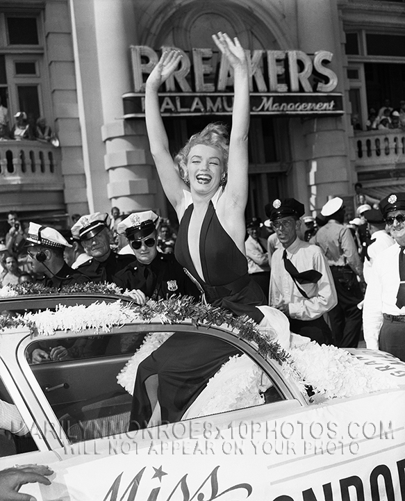 MARILYN MONROE PARADE FOR MARILYN (1) RARE 8x10 PHOTO