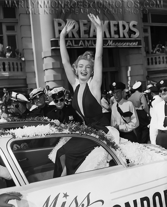 MARILYN MONROE PARADE FOR MARILYN (2) RARE 8x10 PHOTOS