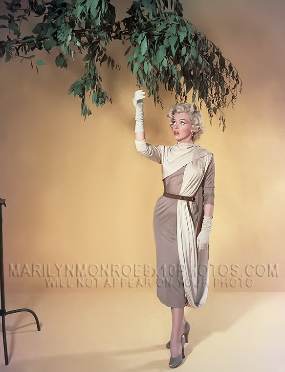MARILYN MONROE PICKING THE TREE(1) RARE 8x10 PHOTO
