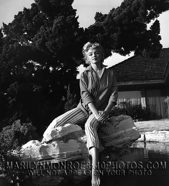 MARILYN MONROE PINSTRIPED AT HOME (2) RARE 8x10 PHOTOS 