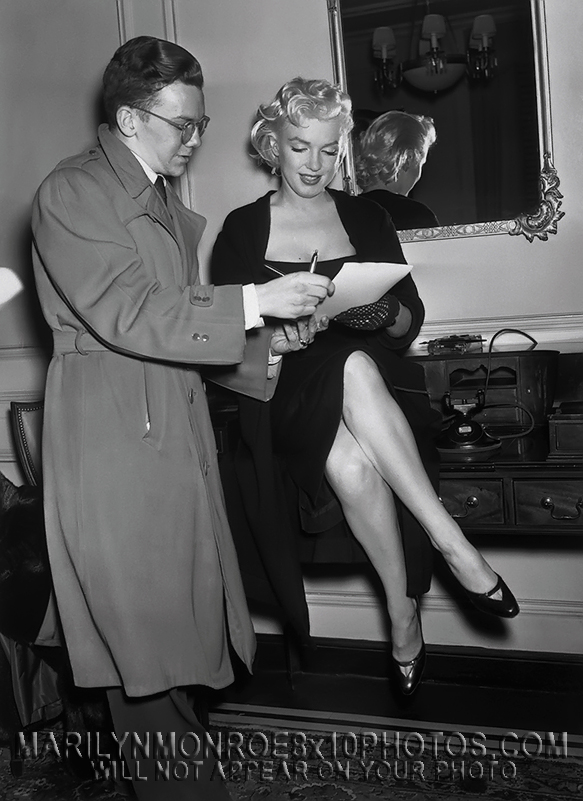 MARILYN MONROE PLEASE SIGN HERE (1) RARE 8x10 PHOTO