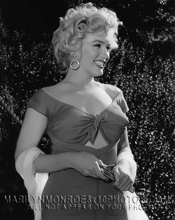 MARILYN MONROE READY FOR A NIGHTOUT (1) RARE 8x10 PHOTO
