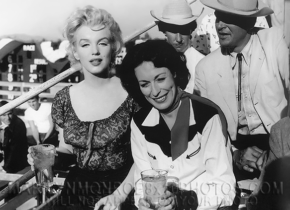 MARILYN MONROE REFRESING RODEO DRINK (1) RARE 8x10 PHOTO