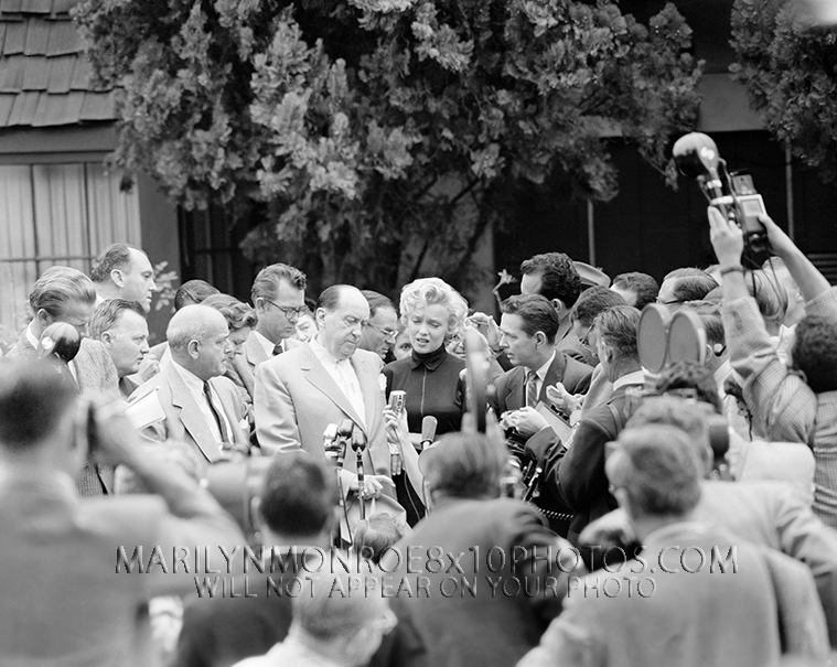 MARILYN MONROE SAD DAY PRESSCONFERENCE (1) RARE 8x10 PHOTO
