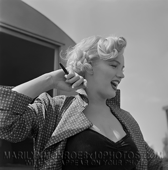 MARILYN MONROE SEXIEST POOLSIDE SHOOT (3) RARE 8x10 PHOTOS