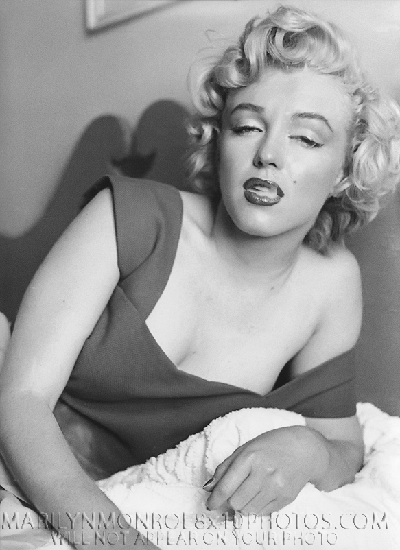 MARILYN MONROE SEXIEST SMOKING IN BED (2) RARE 8x10 PHOTOS 