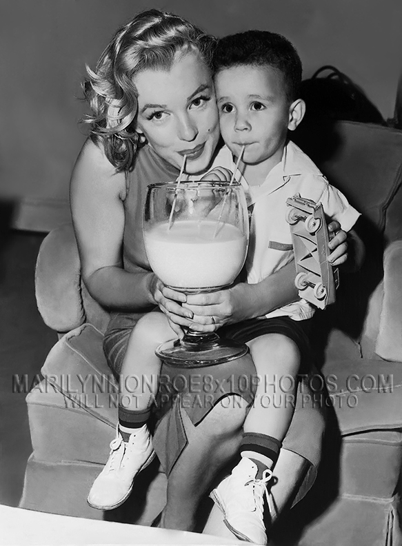 MARILYN MONROE SHARING MILK with BOY(1) RARE 8x10 PHOTO