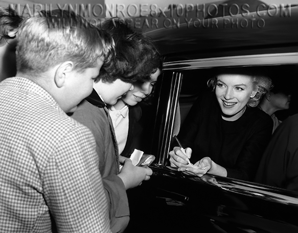 MARILYN MONROE SIGNING FOR KIDS (1) RARE 8x10 PHOTO