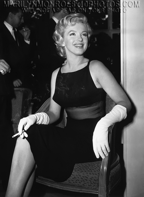 MARILYN MONROE SITTING FOR THE PRESS (2) RARE 8x10 PHOTOS 