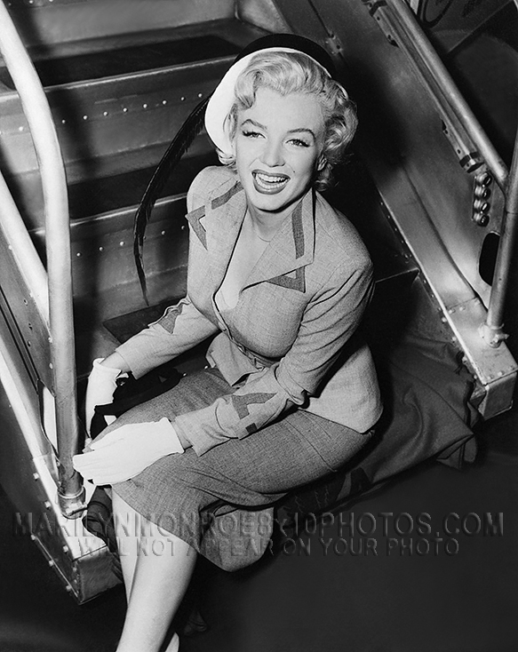 MARILYN MONROE SITTING ON PLANE STEPS (1) RARE 8x10 PHOTO