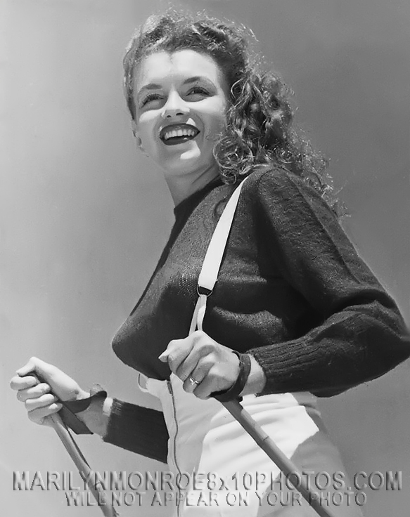 MARILYN MONROE SKIING IN BnW 1943 (2) RARE 8x10 PHOTOS 