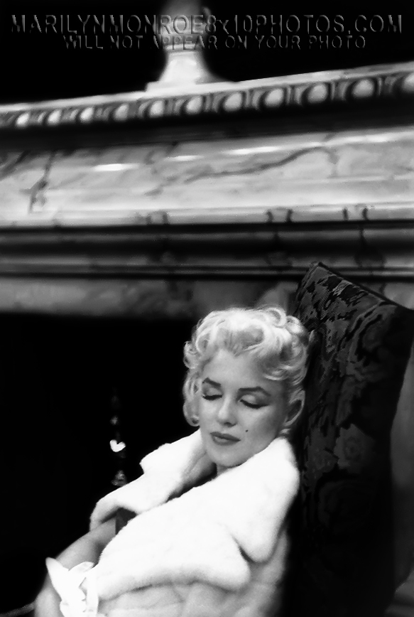 MARILYN MONROE SLEEPING in WHITEFUR (1) RARE 8x10 PHOTO