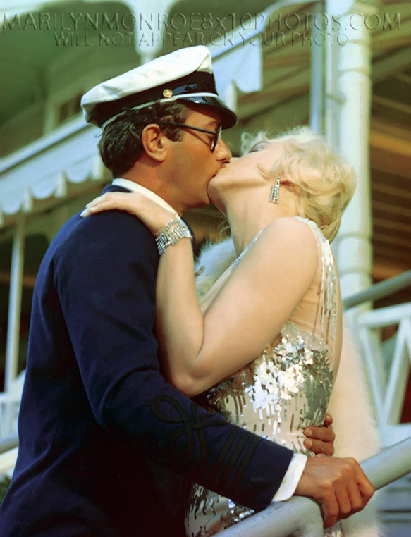 MARILYN MONROE SLIH KISSINGTonyCurtis (2) RARE 8x10 PHOTOS 