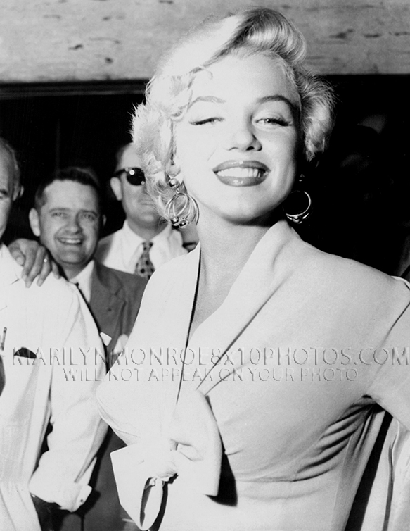 MARILYN MONROE SMILE FOR THE CAMERA (1) RARE 8x10 PHOTO