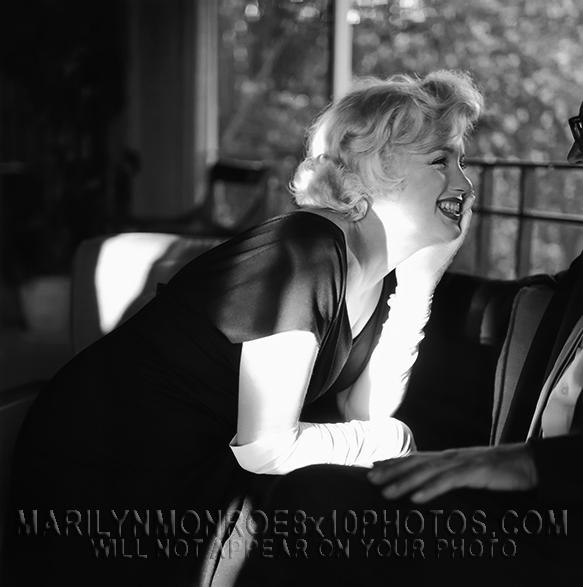 MARILYN MONROE SMILING in WHITEGLOVES (1) RARE 8x10 PHOTO