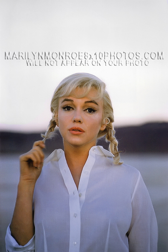 MARILYN MONROE MISFITS OFFSET (2) RARE 8x10 PHOTOS