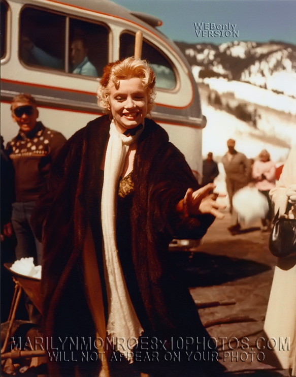MARILYN MONROE SNOWBALL THROW(1) RARE 8x10 PHOTO