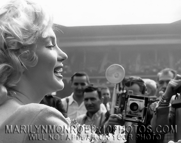 MARILYN MONROE SOCCER MATCH PRESS (1) RARE 8x10 PHOTO