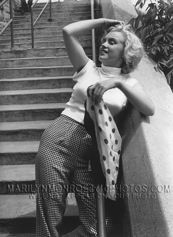 MARILYN MONROE TAKING SUN ON STAIRS (1) RARE 8x10 PHOTO