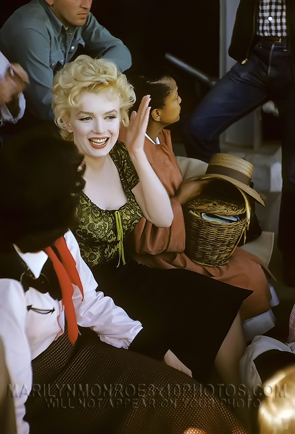 MARILYN MONROE TALKING AT the RODEO (1) RARE 8x10 PHOTO
