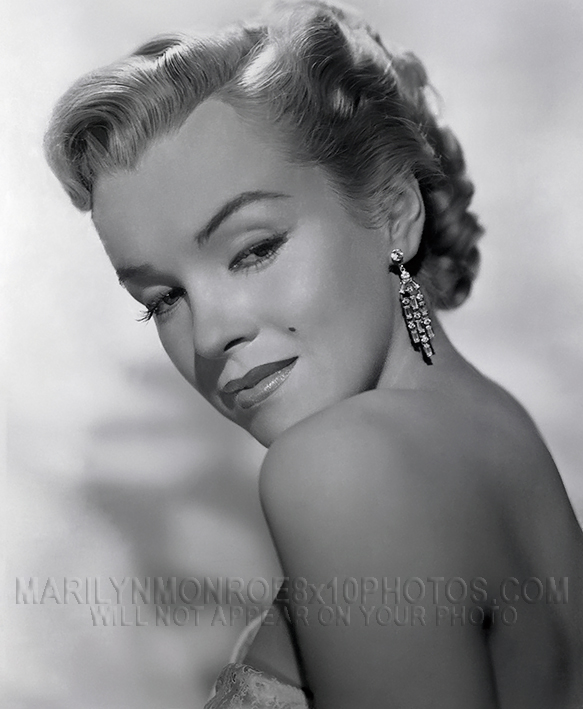 MARILYN MONROE TENDING THE GARDEN (1) RARE 8x10 PHOTO