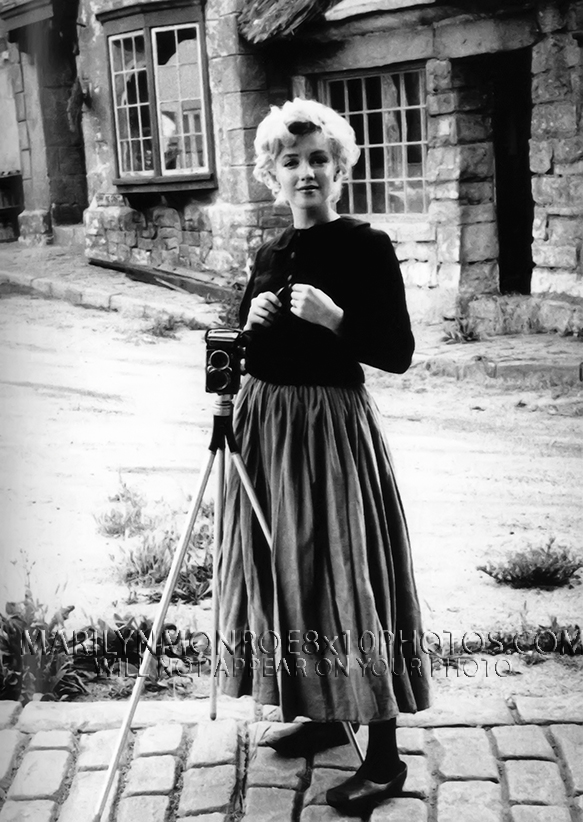 MARILYN MONROE THE CAMERA PERSON (1) RARE 8x10 PHOTO