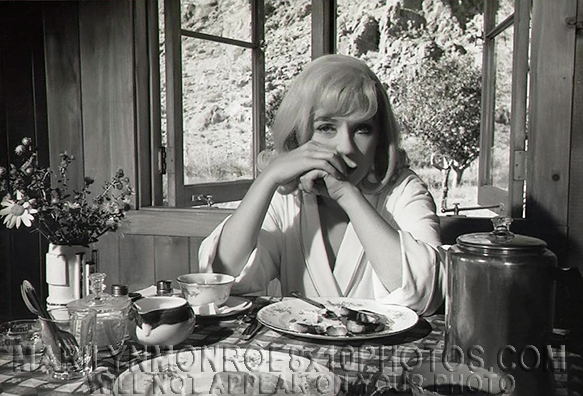MARILYN MONROE THINKING AT BREAKFAST (1) RARE 8x10 PHOTO