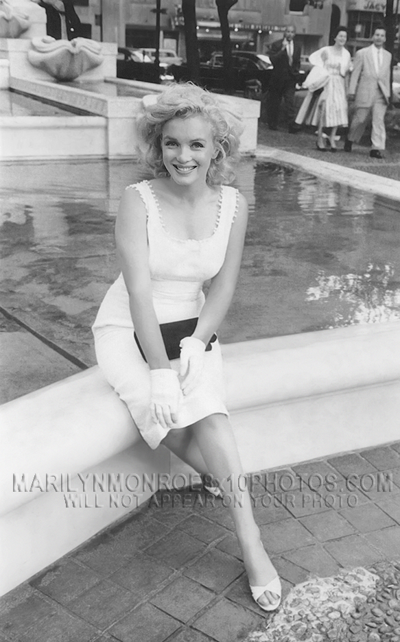 MARILYN MONROE WATER FOUNTAIN STOP (1) RARE 8x10 PHOTO