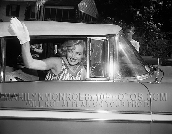 MARILYN MONROE WAVING FROM CAR (1) RARE 8x10 PHOTO