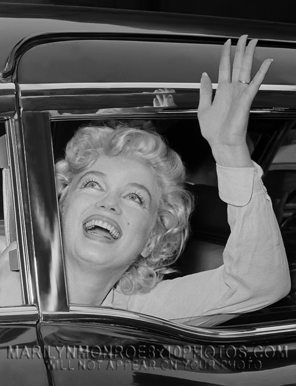 MARILYN MONROE WAVING to FANS (1) RARE 8x10 PHOTO