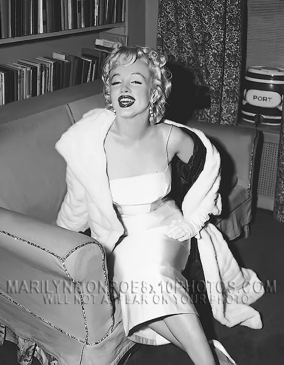 MARILYN MONROE White Fur and Gloves (1) RARE 8x10 PHOTO