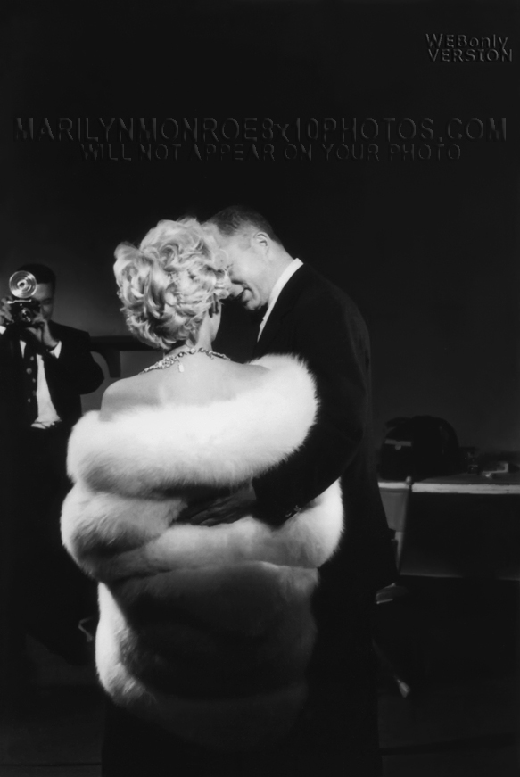 MARILYN MONROE WHITE FURRED BEAUTY (2) RARE 8x10 PHOTOS 