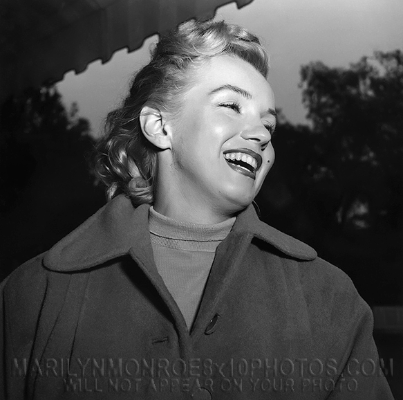 MARILYN MONROE WINTER COAT OUTDOORS (2) RARE 8x10 PHOTOS 