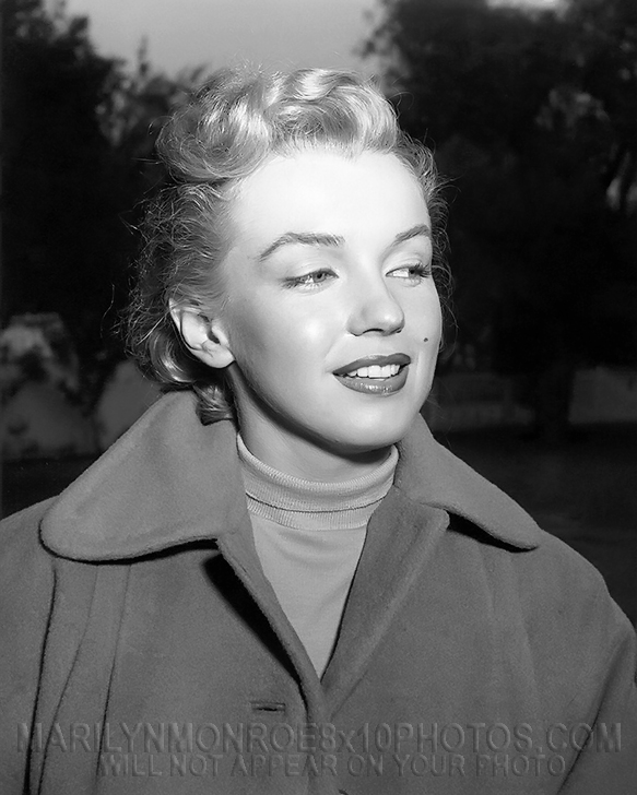 MARILYN MONROE WINTER COAT OUTDOORS (2) RARE 8x10 PHOTOS