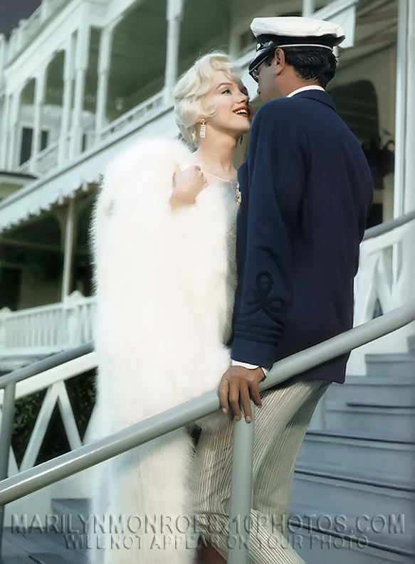 MARILYN MONROE wTONY CURTIS ONtheSET (2) RARE 8x10 PHOTOS