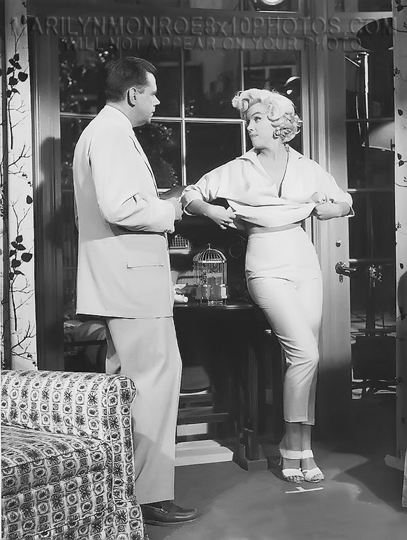 MARILYN MONROE YEAR ITCH COOLNGOFF (1) RARE 8x10 PHOTO