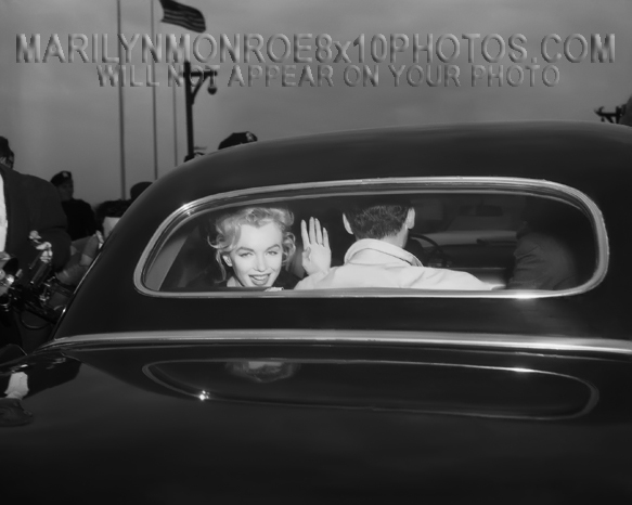 MARILYN MONROE WAVING from BACK OF CAR (1) RARE 8x10 PHOTO